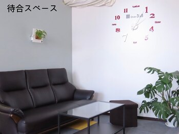 オーバー365 上田店(OVER365)/店内はイメージカラー☆