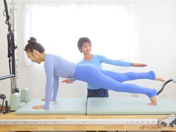ピラティスアンローズ 自由が丘店(Pilates en Rose)の写真/【1対1プライベートマシンピラティスで心と体を整えます】気になる二の腕&お腹を引き締めプリっと桃尻へ☆