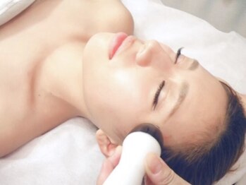 ブルーム ラグジュアリー 町田店(BLOOM luxury)の写真/【大人気ハイパーナイフ☆】お顔のむくみもスッキリ解消！小顔/美肌/リフトアップ/エイジングケアが同時に!
