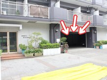 造顔美肌&小顔痩身専門店 エステBIZIN 名古屋栄店の雰囲気(左側ではなく右側の駐車場の入り口からお入りください【痩身】)
