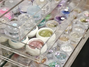 アコービューティー(Acoo Beauty)/ラメも豊富に揃えてます