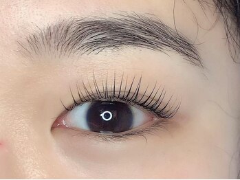 アイラッシュサロン バイ サリーエミリー 柏東口店(eyelashsalon by SallyEmiry)の写真/ナチュラルでうるっとしたパッチリeye★今流行りの韓国アイドル風デザインが好評◎似合わせデザインが得意!