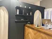 エナ(enna.)の雰囲気（海外から輸入した特殊なカラーを使ったこだわり空間♪）