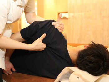 整体 骨盤調整サロン ボディライト アクタ西宮北口店/肩甲骨のけん引☆