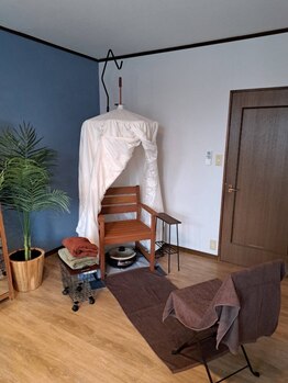 髪の家 シェル(shell)の写真/【駐車場完備】木の温もり溢れる南荒子のリラクゼーションサロン◇ハーブテント(よもぎ蒸し)でデトックス♪