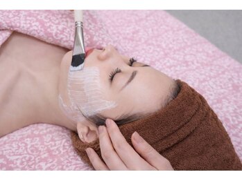 オアナヨーク(oana yoak)の写真/【毛穴に特化!ピーリング/ハーブピーリング/マイクロニードル/高浸透セラム導入】肌質改善メニューが豊富♪