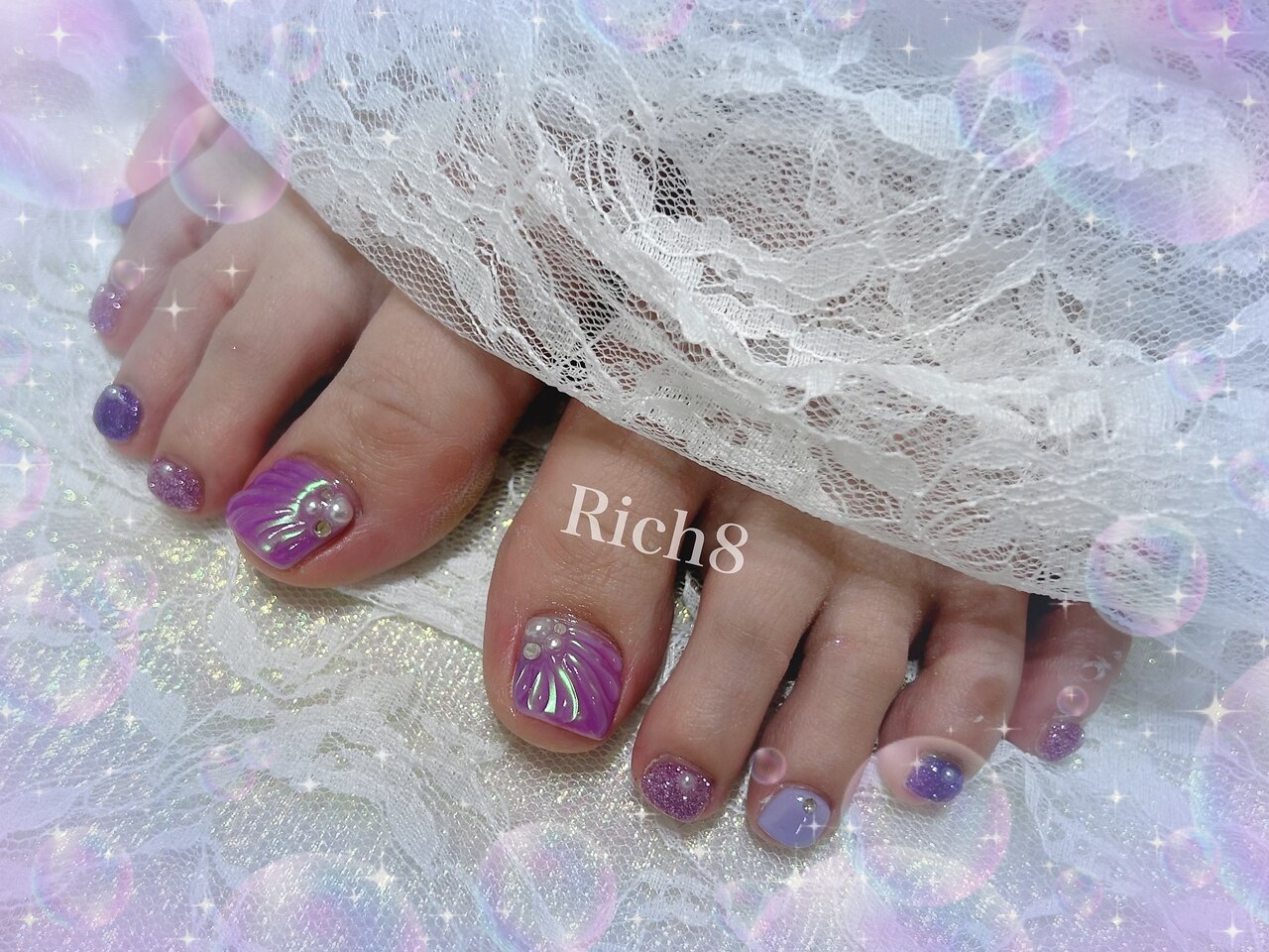 2025年-2026年冬トレンド】3D フットのネイルデザイン集｜人気順｜5