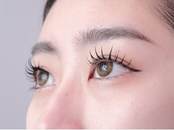 ナチュラルビューティーコンプレックス ティアラ(Natural Beauty complex TIARA)の写真/“瞳ぱっちり可愛く”魅力たっぷりの目元に...★ふんわりカール～根本から立ち上げストレートも可能♪