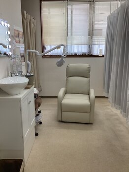 ホワイトニングショップ あおもり新町店/室内 半個室2