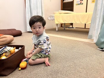 子育てママの整体サロン/施術中のお子様の様子