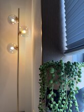 サロン ド ソワ(Salon de Soie)/南向きの光が入る施術部屋