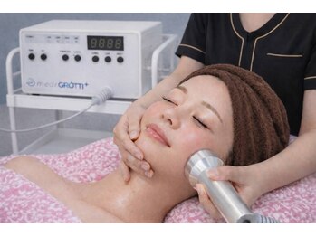 オアナヨーク(oana yoak)の写真/【針を使わない脂肪分解で脂肪燃焼&速攻小顔！】部分スリムも可能◎むくみや冷え性改善にも♪