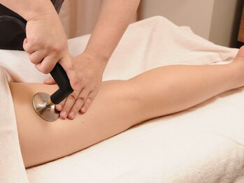 ふわりはり灸整体院/太ももにダイレクトに！