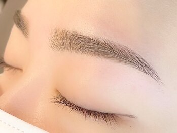 ブロンダリア(Blanc Dahlia)の写真/眉毛のケアはプロにお任せ☆左右のバランス調整や似合わせデザインなど、小さなお悩みもご相談下さい◎