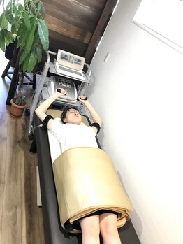 ココネローズ 福津サロン(Cocone Rose)の写真/《高リピート率◎》骨盤矯正付きの全身痩身！最新トリプルシステムで気になる部分も引き締めて美BODYに♪