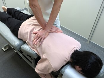 林カイロプラクティック院の写真/【腰痛・臀部や足の痛みに◎】歩き疲れて酷使した足腰の疲労を解消！骨盤矯正＆姿勢矯正　60分¥3950