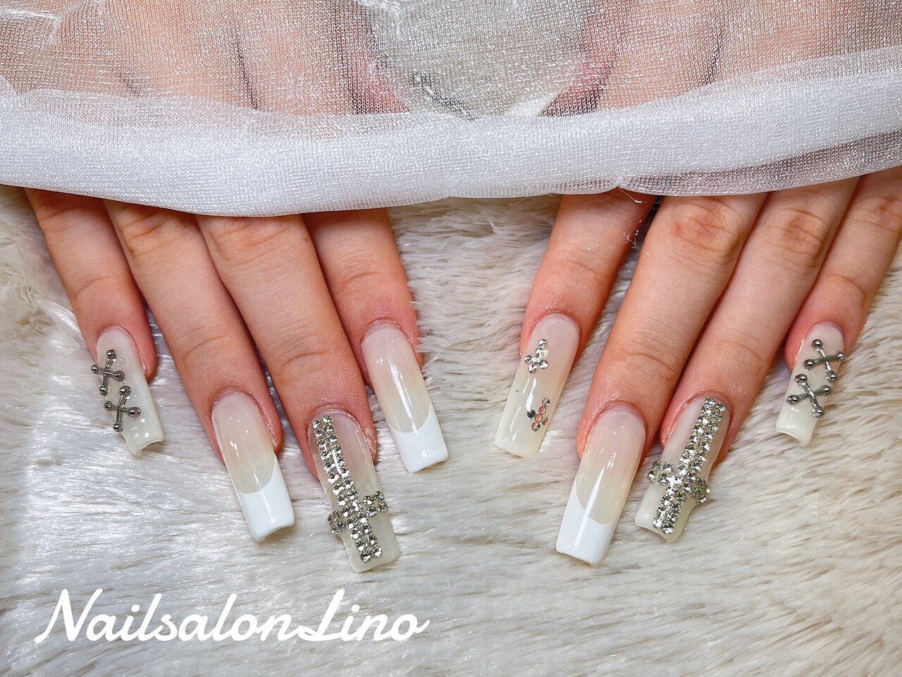 専用出品ホワイトクロスデザインネイルチップ 限定先行販売 】heart cross white silver bijou nail tips