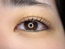 アムリス(AMOURIS)/根本は丸く毛先はまっすぐ。