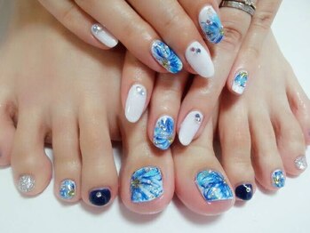プルミエ(Premier)の写真/大人女性は足元まで気を抜かない！大人可愛いフットネイルでおしゃれを格上げ☆ハンドネイルができない方も