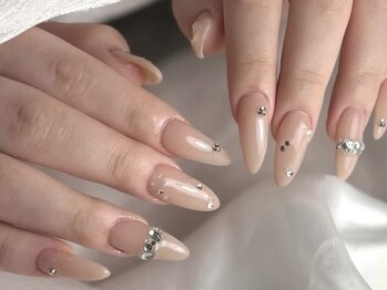 private nailsalon GENIの写真/≪大人女性に人気◎≫オフィスでも映える上品シンプルネイル。派手すぎないのに華やかな指先へ。
