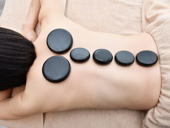 ネロリ(Neroli)/ホットストーンで芯から温まる