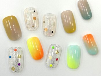 ネイルサロン クイール 小山店(NAIL SALON QUILL)/カラーグラデ×カラースタッズ