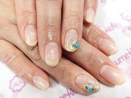 さりげないターコイズ使いが◎