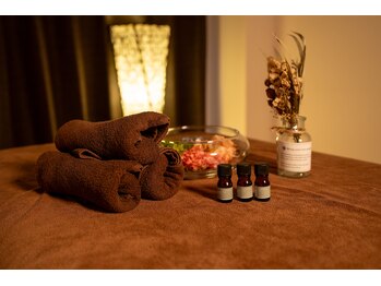 美容整体ヒーリングスクウェア/精油各種