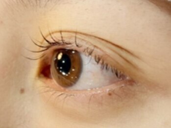 ゲンティアナ(Gentiana)の写真/同時施術で更に時短キレイ★ネイルもお顔のバランスを整えて、モチの良さUP！まつげと同時施術で時短に♪