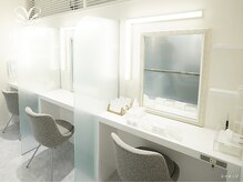 ビューティジーン 天神店の雰囲気（施術後に使えるメイクスペースがあります♪[アイブロウ/LED]）