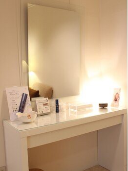 ウヴェール(OUVERT)/メイクスペース