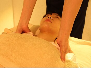 愛さんさん/アロママッサージでリラックス