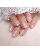 ピオニーネイル(peony nail)/シェルとラメのフレンチネイル