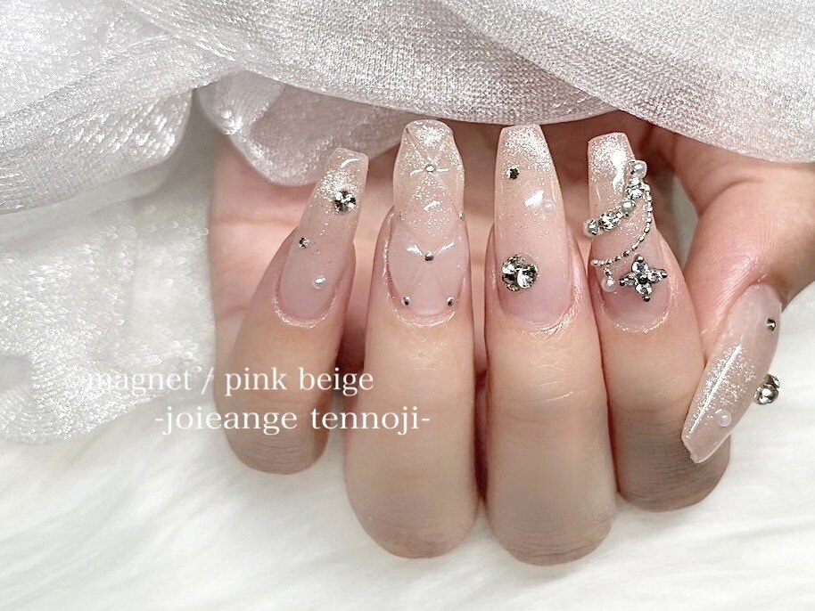 2026年冬トレンド】ホワイト ワンカラー ハンドのネイルデザイン集