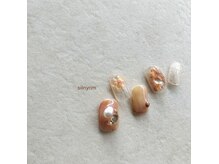 シルニー リム(Silny rim)/アシンメトリーニュアンスネイル