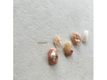 シルニー リム(Silny rim)/アシンメトリーニュアンスネイル