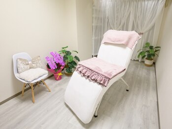 アドラブル バイ ラッシュアンドブロウ(Adolovele by lash&blow)