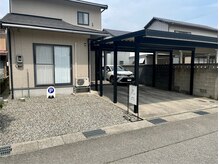 上楽スポーツ鍼灸院の雰囲気（【駐車場】カーポート側・砂利側の２ヶ所に駐車場完備◎）