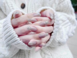 【控え目ストーンラメネイル】