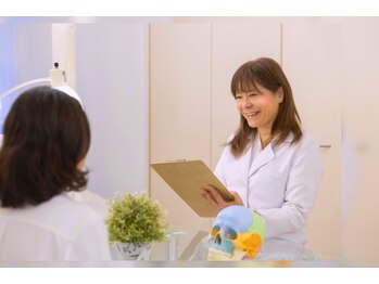 小顔矯正 イザト整体院(IZATO)/こんにちは、院長の猪里理世です