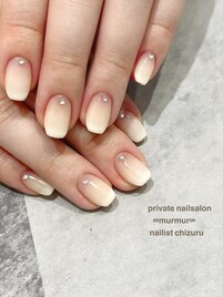 ホワイトグラデーションネイル