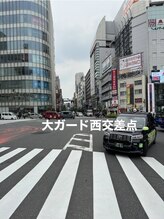 『大ガード西』の交差点を直進します♪