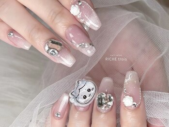 リッシュ トロワ(RICHE trois)/ワンホンビジューネイル