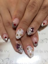 プチブラン(Petit Blanc)/かわいいフレンチネイル