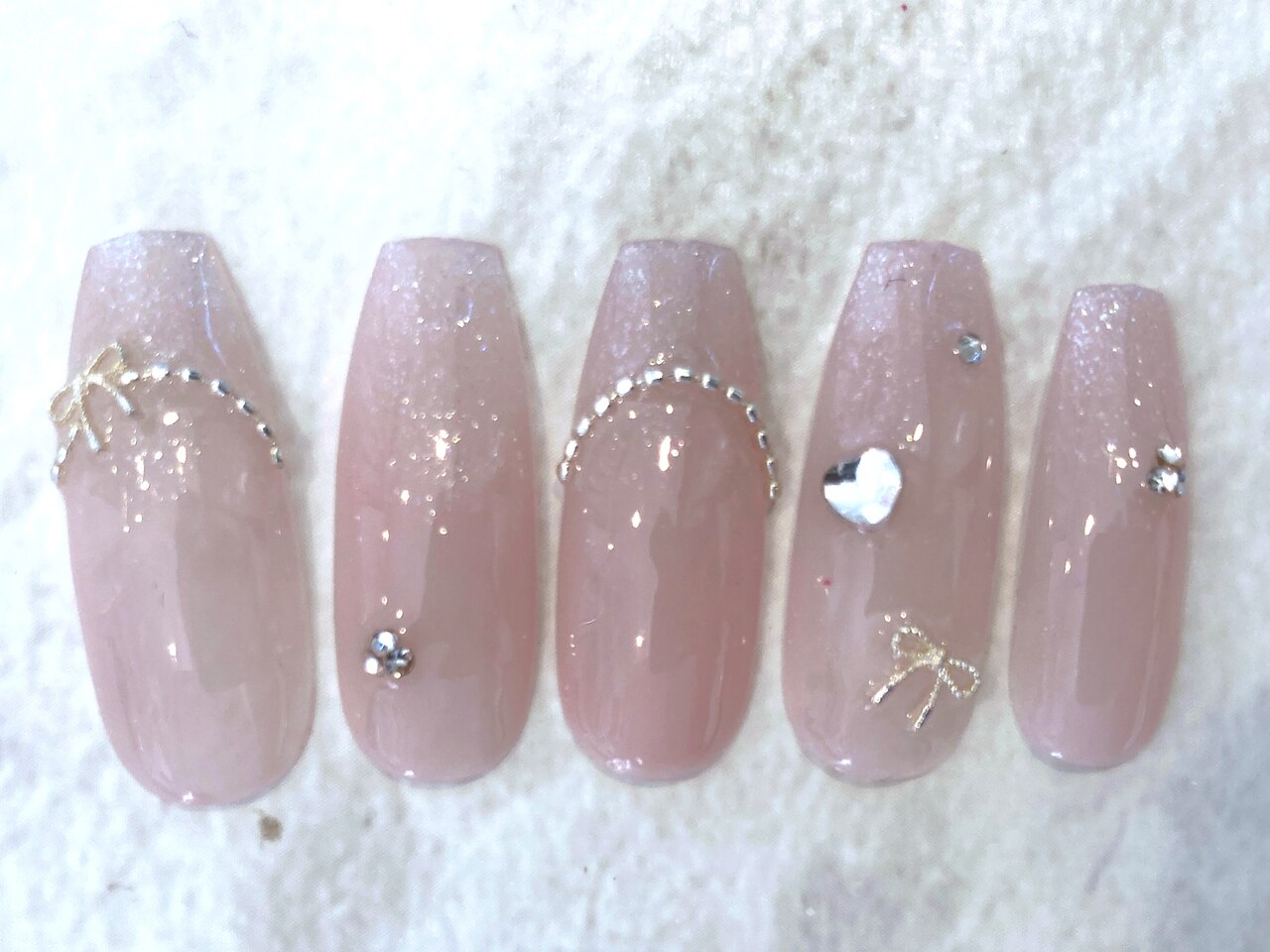 2025年-2026年冬トレンド】ちゅるん ハンドのネイルデザイン集｜人気順