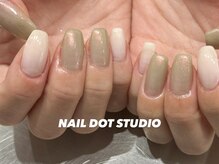 ネイルドットスタジオ 堺筋本町(NAIL DOT STUDIO)/偏光パール×乳白色