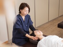 やざわ整体院 佐野店の雰囲気（首肩コリ、疲れ目に効果のあるツボと筋肉を調整しています。）