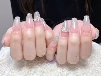 エムネイル(M Nail)の写真/長さを出したい方や爪が短い・自爪が折れてしまったとお悩みの方にも♪丁寧な施術でネイル長持ち!!