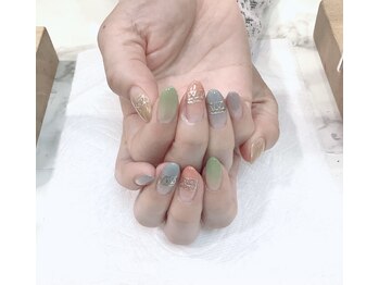 ネイルサロン フィオーレの写真/オフィスでもOKなカラーやデザインですね