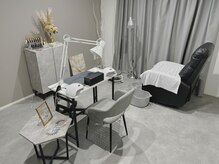 ジョワ(joie)の雰囲気（グレー基調の落ち着いた雰囲気のサロンです♪）